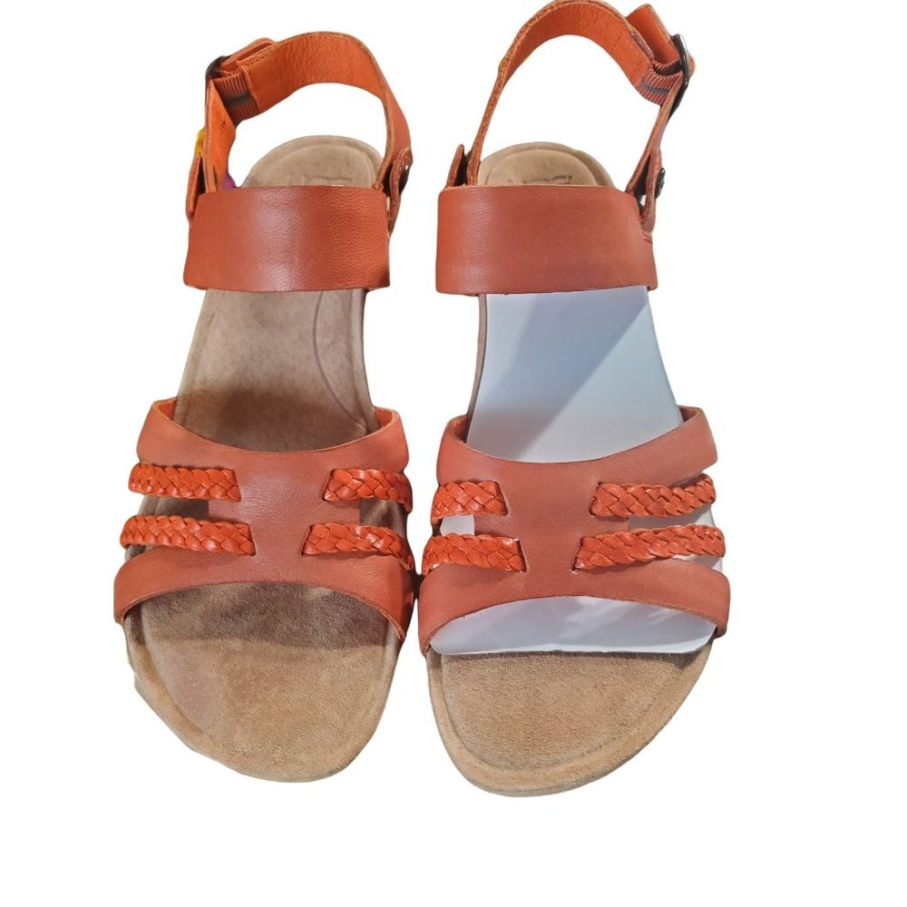 Ugg Serinda Wedge Sandal in Fire Opal Orange, Sz 8 FLAW